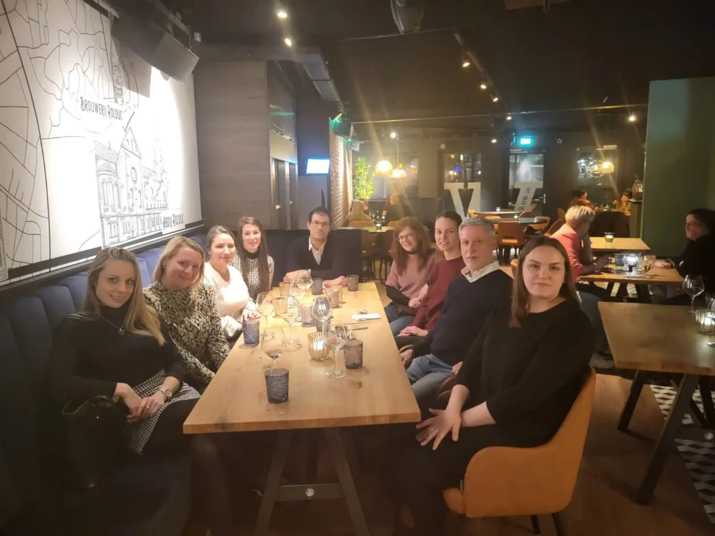 Team van Hire Abroad dineert met vertegenwoordigers van Wiertz