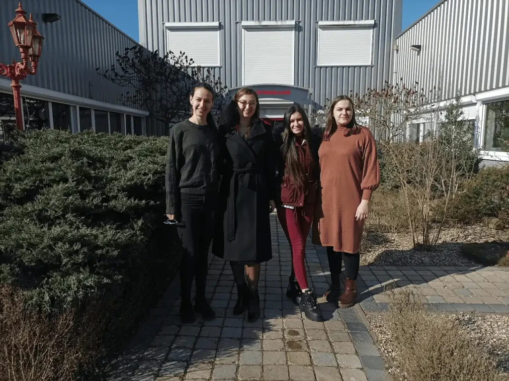 Visiting-a-company-hc