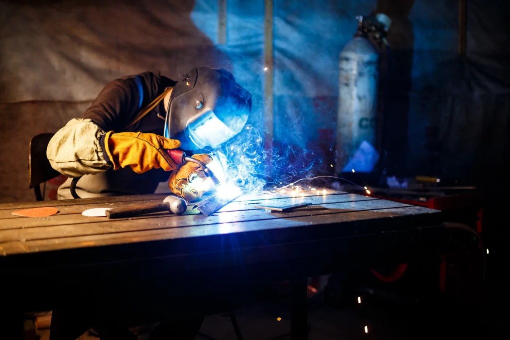 cutting metal with plasma equipment plant
